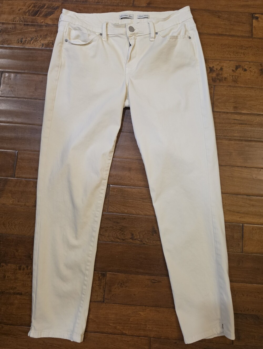Calvin Klein Women's White Slim Straight Jeans, Size 6